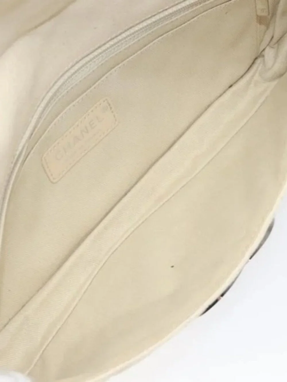 CHANEL Cruise Line Matelasse Clutch Bag Cream Silver CC Auth 118381